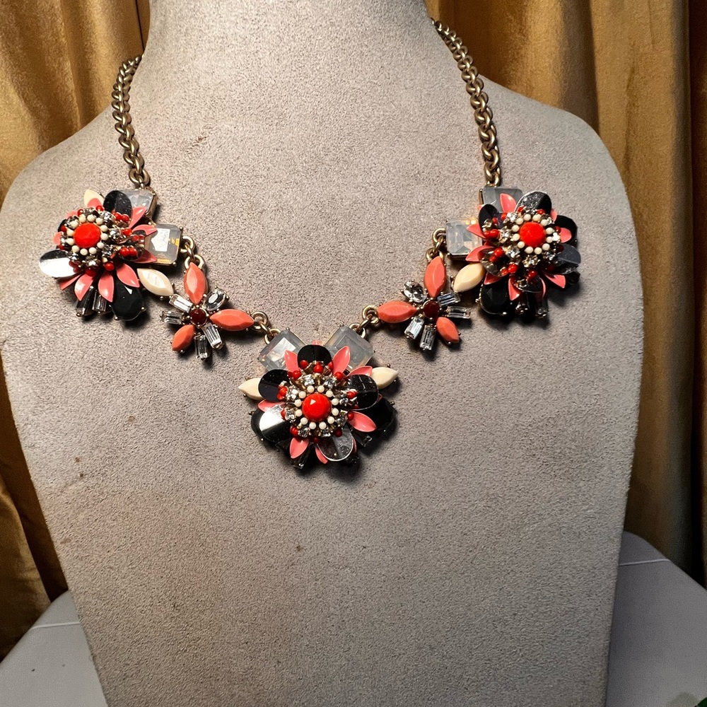 Like new Loft vintage statement necklace